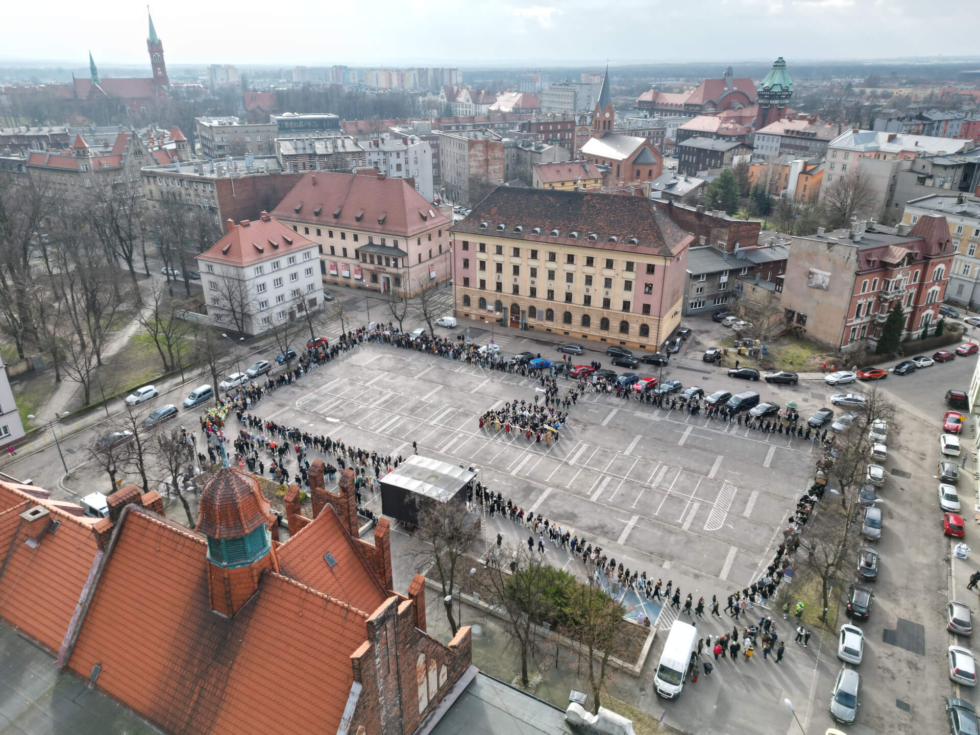 w tegorocznym polonezie zatańczyło blisko 900 uczniów